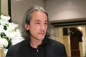 吴耀汉今日出殡将海葬！儿子满头白发妻子微笑，洪金宝拄拐杖送别图片