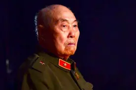 他让美军闻风丧胆，曾4次受毛主席接见，92岁还被抬进人民大会堂图片