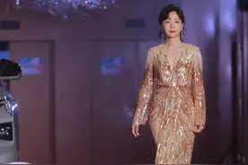 陈数原来如此“野性”，穿黑色内衣拍写真，搭西装外套又酷又美！图片