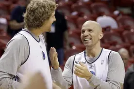 NBA五大最离谱伤病，诺维茨基系鞋带扭伤脚踝，乔丹险些切手指图片
