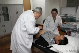 吴孟超院士名声在外，“拦路求医”的情况很多，他如何应对？图片