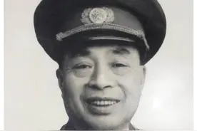 他是贵州省唯一的开国上将，没有指挥过战斗，毛主席专门请他吃饭图片