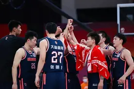 广东队惹事面临被重罚，朱芳雨被球迷喊下课，杜锋淘汰混子球员图片