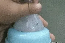 惊呆了！奶瓶都发霉了，还给孩子用！你选择默不作声还是大发雷霆图片