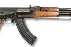 AK47突击步枪的国产版本五六冲，叫了个冲锋枪，名字真是错了么？图片