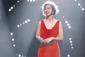 潇洒歌后叶倩文：费翔妈甩脸色，为陈百强扶灵，嫁林子祥一生无子图片