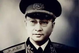 大将陈赓喜得千金，文工团女兵笑称长得丑，陈赓：谁说我女儿难看图片