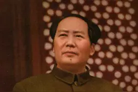 毛主席有三个习惯：不带枪、不带钱、不戴表、后因郭沫若破戒图片