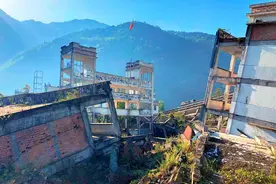 08年汶川地震幸存少年：11岁时母亲走失，14年后终于盼得团圆图片