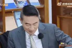 陈小春听到偷看伴侣手机是违法后反应惊奇，应采儿：不用“偷看”图片