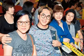 同时谈三个女朋友，每人每月拿50万工资，每周还有一天休息时间图片