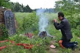 古人忠告：“过年上坟带上三种人，祖先高兴财上门”，是哪三种人图片