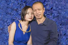 艺术界狠人何云昌：取下自己肋骨做成项链，送给五位女人做礼物图片