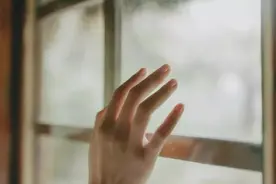 伤害一个人最深的方式，不是争吵，而是以下8个字！图片