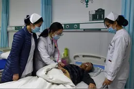 用改良腹腔镜下经胆囊管胆总管切开缝合来治疗非扩张性胆总管结石图片