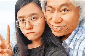 66岁“爷孙恋”李坤城去世，娇妻独得千万遗产：来世我们还做夫妻图片