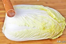 大白菜怎么做最好吃？大厨教你一招，出锅酸辣开胃又下饭，太香了图片