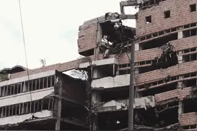 1999年中国驻南大使馆被炸，美国坚持声称这是误炸，我国作何反应图片
