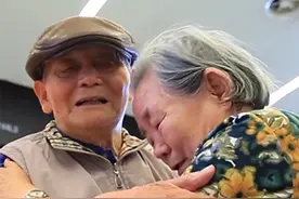 93年台湾老兵回东北探亲，八旬妹妹来机场迎接：家里只剩我了图片