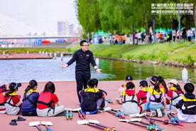 赛前试滑！沈阳浑河“中国最美城市静水赛道”——第7届中国大学生赛艇锦标赛启航逐浪图片