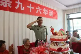 特别的爱给特别的你|只为生死相依的战友情谊，老山前线一等功臣王曙光，与烈士妈妈结下特殊母子情图片