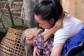 百善孝为先，看看孝顺的女儿是怎么养成的？图片