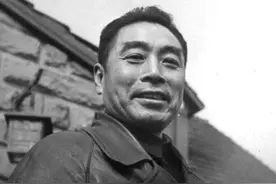 1938年，一国民党上校和女明星恋爱，周恩来得知后，批评了李克农图片