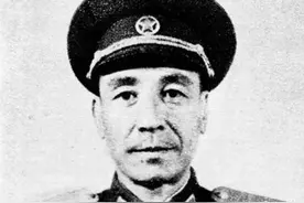 看淡伤亡的四野师长，却很体恤士兵，为救一名伤员，终生伤残图片