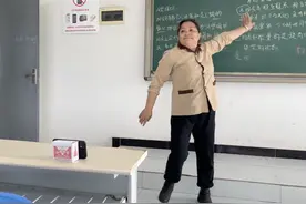 簸箕扫把做“乐器”、校园各景做舞台 这所高校的保洁孃孃“火”了图片