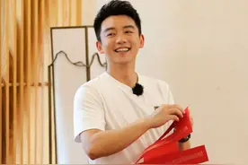 网传郑恺北京嫖娼被抓？苗苗紧急公关？郑恺本人晒照力证在新疆，导演陆川发文力挺：郑恺一切皆安好图片
