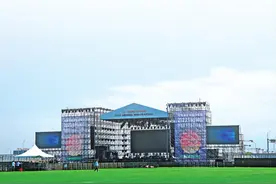 国内老中青三代摇滚代表人物云集乌鲁木齐 迷笛音乐节今日激情开唱图片