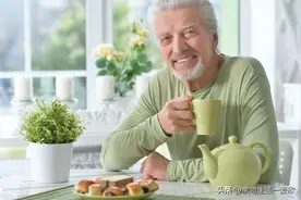 不少老年人有几根眉毛很长，是长寿的象征吗？图片
