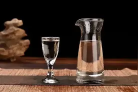 喝酒要喝低度酒？不少人都想错了，高度酒或许会更好喝图片