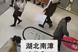 萌娃与奶奶走散主动求助执勤消防员图片