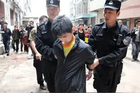 12岁少年因怕玩游戏被骂杀害至亲3人，3岁父母离异曾是学校三好生图片