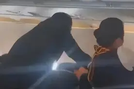 真·神仙打架？两乘客飞机上起冲突，万米高空大打出手！原因很多人都遇到过→图片