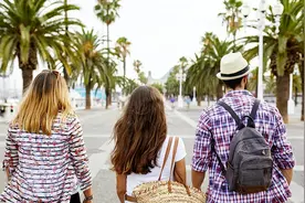 想外出旅游，为什么说不要和熟人一起出行？难道还会出现麻烦图片