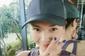 43岁刘涛晒健身照，傲人身材令人羡慕，网友：胸前白点是什么图片