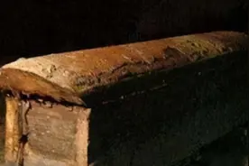 揭秘香妃墓，工地挖出清朝古墓棺内散发异香，不腐女尸真是香妃？图片