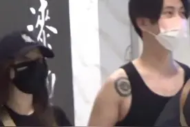 好事将近？李小璐携纹身男甜蜜逛家具店，举止亲密乘车同返寓所图片