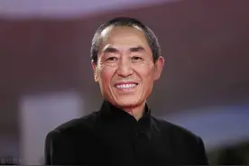 她19岁与男友私奔，住地下室裸婚连生3子，今丈夫亲手将她捧红图片