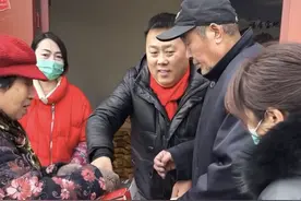 农民歌手刘大成：成名路上娇妻不离不弃，过年给山东老人发年货图片