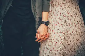 心理学：一个人“很少发朋友圈”，意味着什么？图片