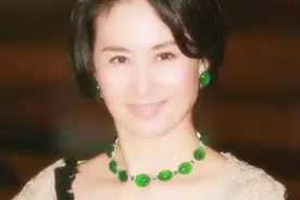 那些天价翡翠都去哪儿了？来看看赌王何鸿燊一家的收藏就知道了图片