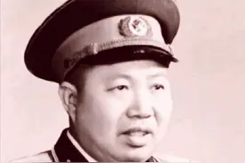 金门战役全军覆没，总指挥被连降三级，55年授大校，6年后升少将图片