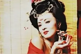 “春风拂槛露华浓”的“槛”是啥意思？读kan还是jian，我告诉你图片