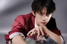 易烊千玺为何塌房？又为何被人戏称为太子？其背景深厚令人惊奇！图片