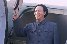 1990年古月参加演出，杨尚昆开了个玩笑，吓了古月一跳图片