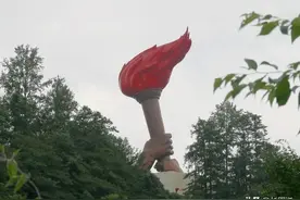一首诗词背后的故事：毛泽东的《井冈山》图片