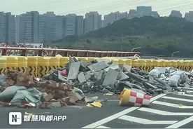 海都帮帮 | 福州登云隧道外垃圾成堆，记者介入后，部门及时清理图片